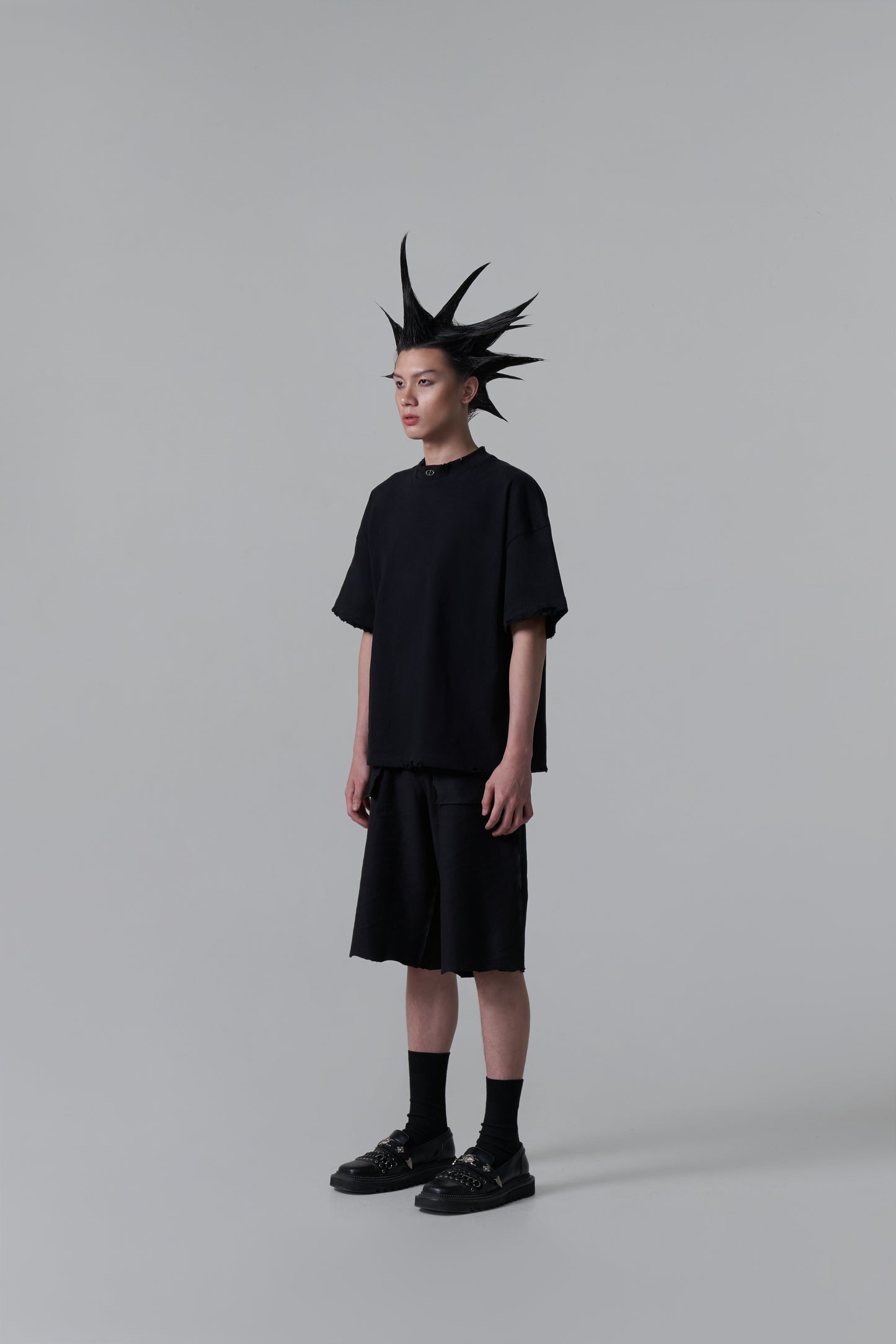 HUE DISTRESSED CREW TEE