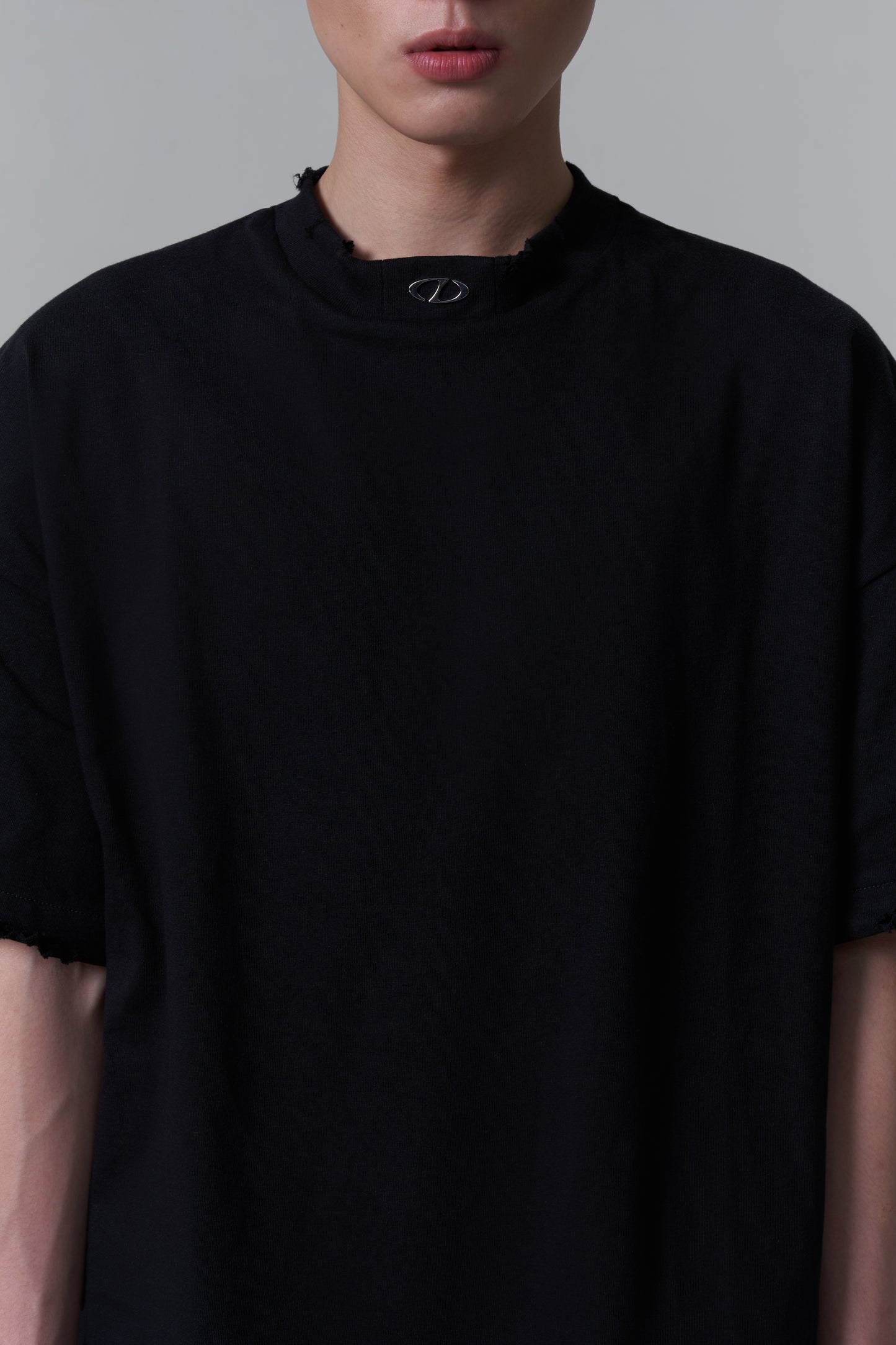 HUE DISTRESSED CREW TEE
