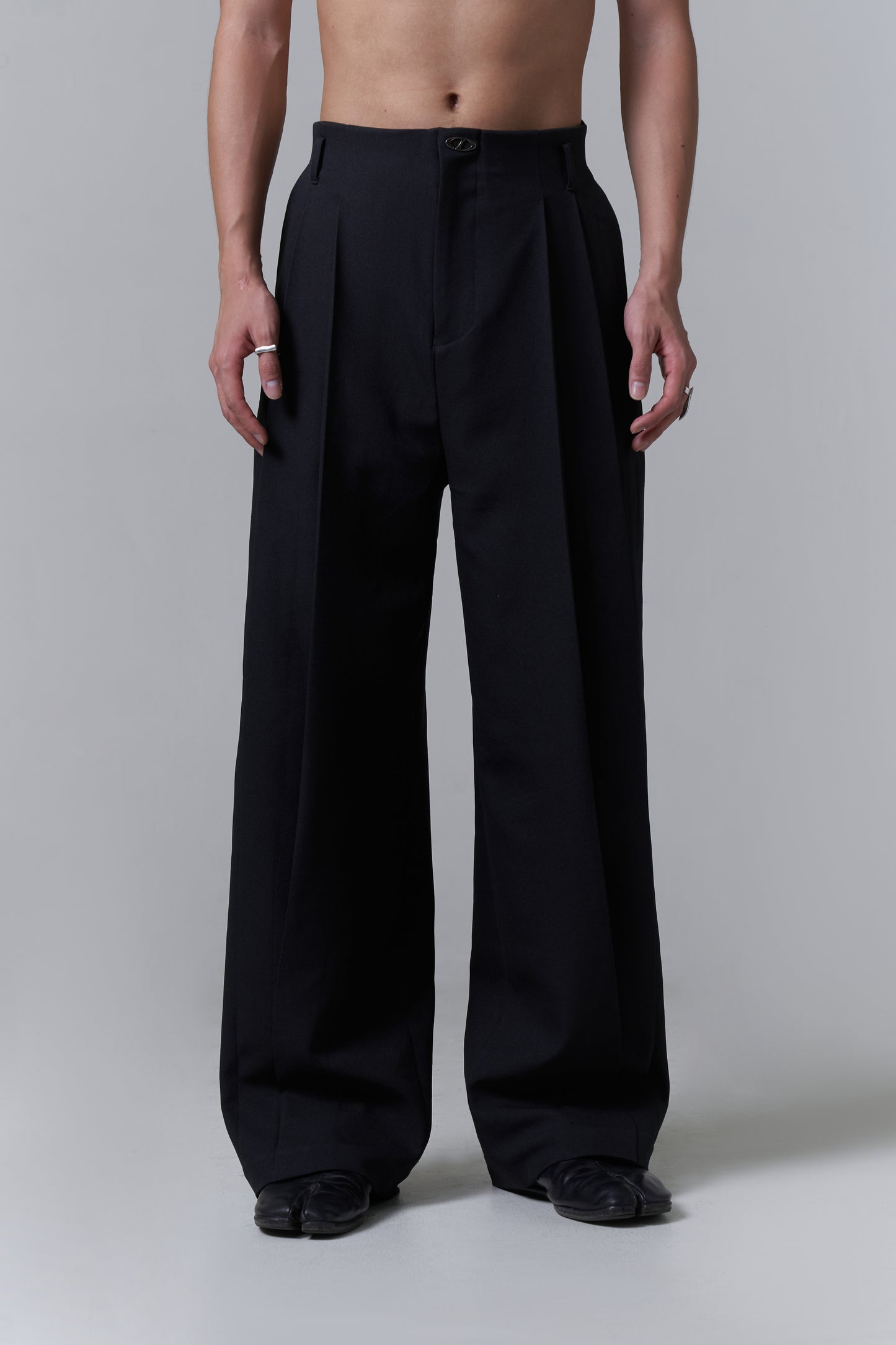TAILORED PLEATED TROUSER V2