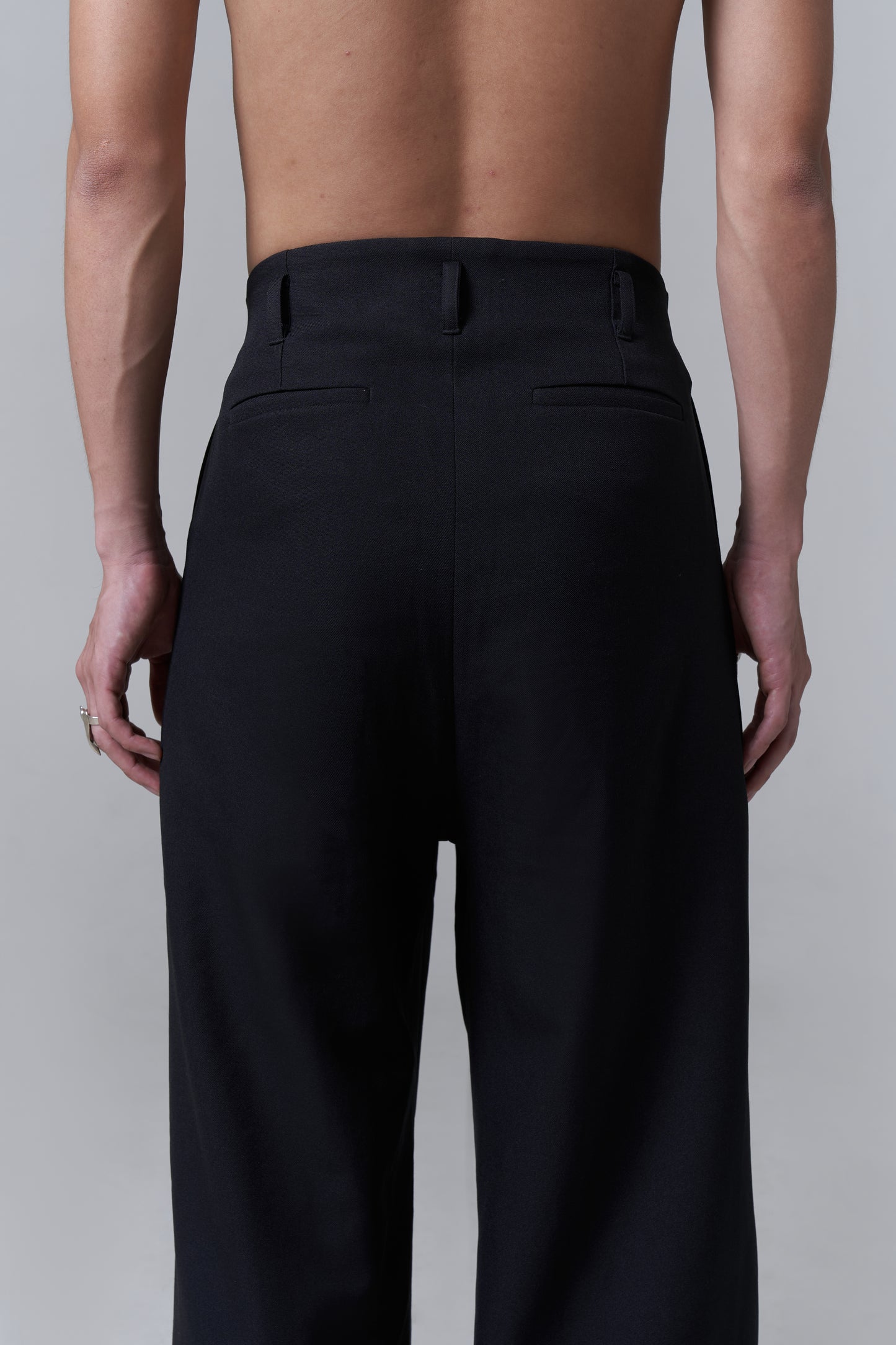 TAILORED PLEATED TROUSER V2