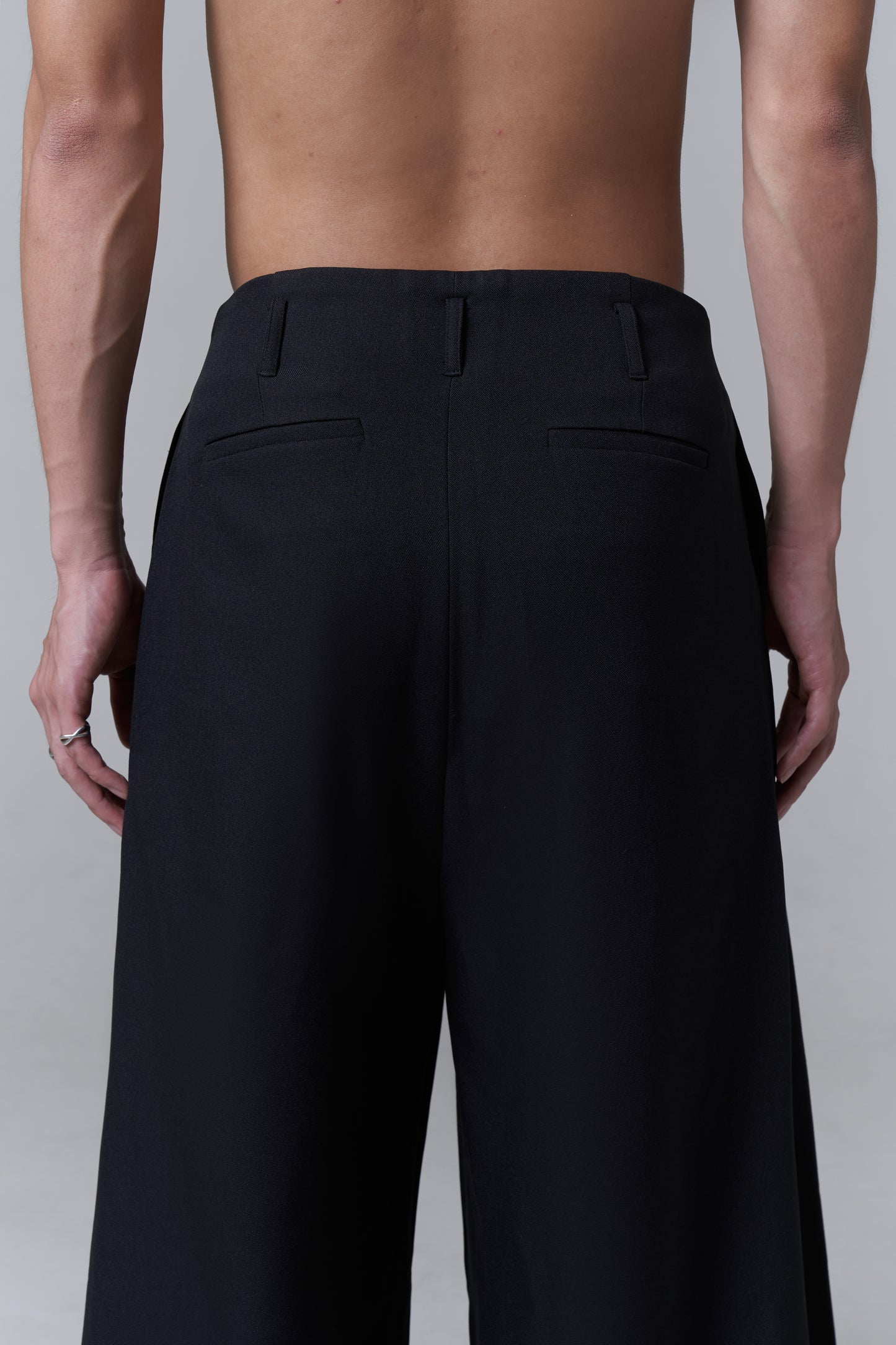 TAILORED PLEATED BERMUDA V2