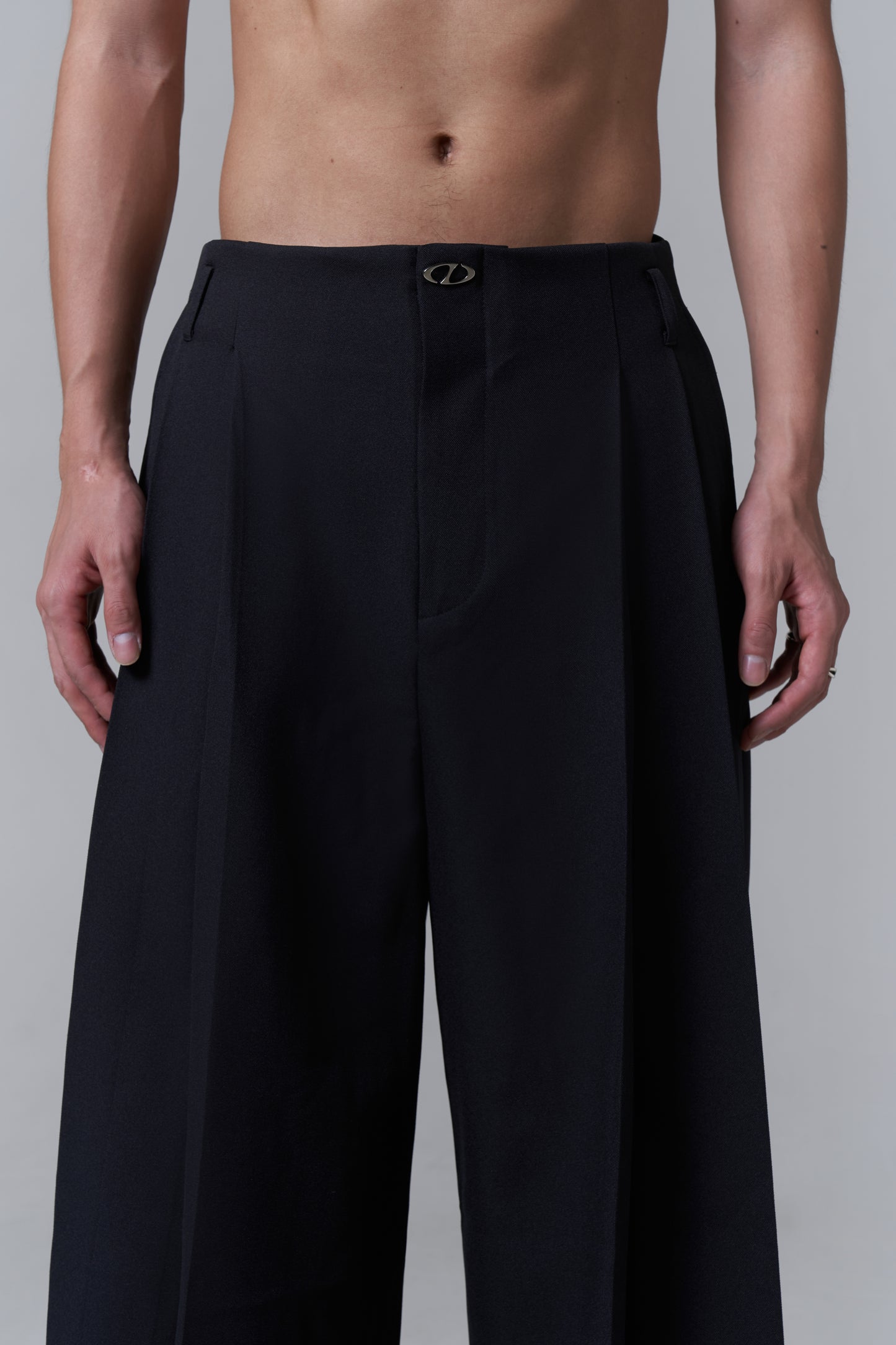 TAILORED PLEATED BERMUDA V2