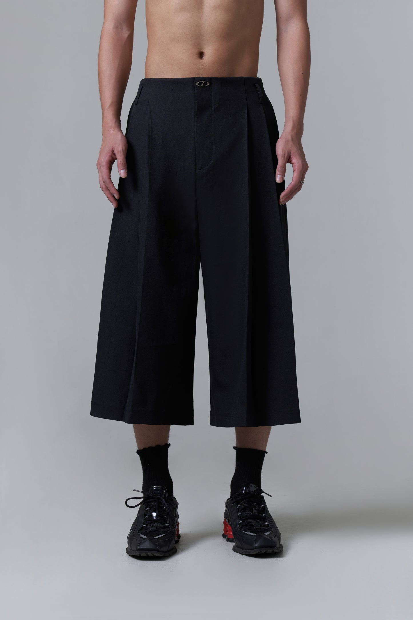 TAILORED PLEATED BERMUDA V2