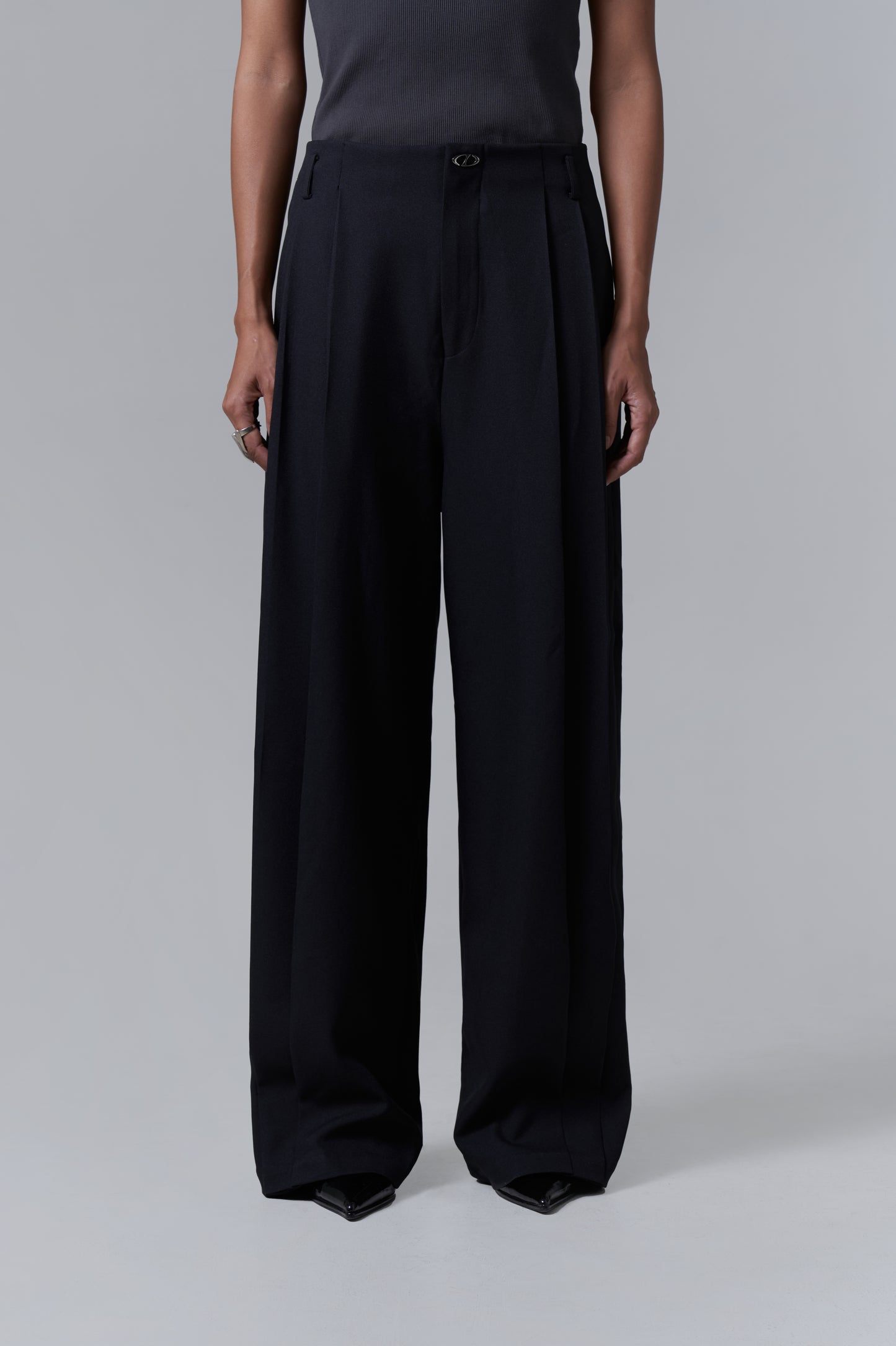 TAILORED PLEATED TROUSER V2