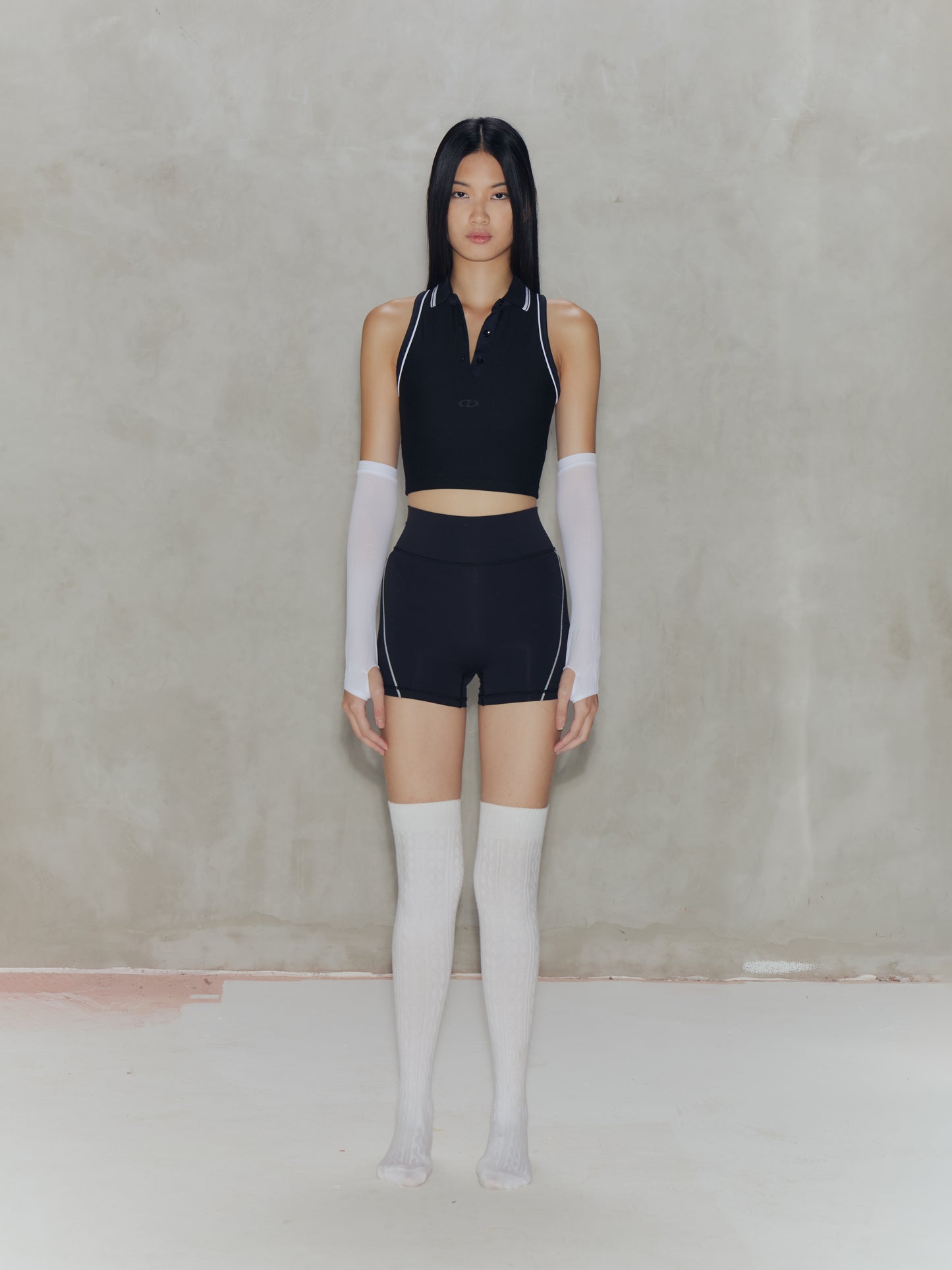 RAKED COURT CROP V1 - BLACK
