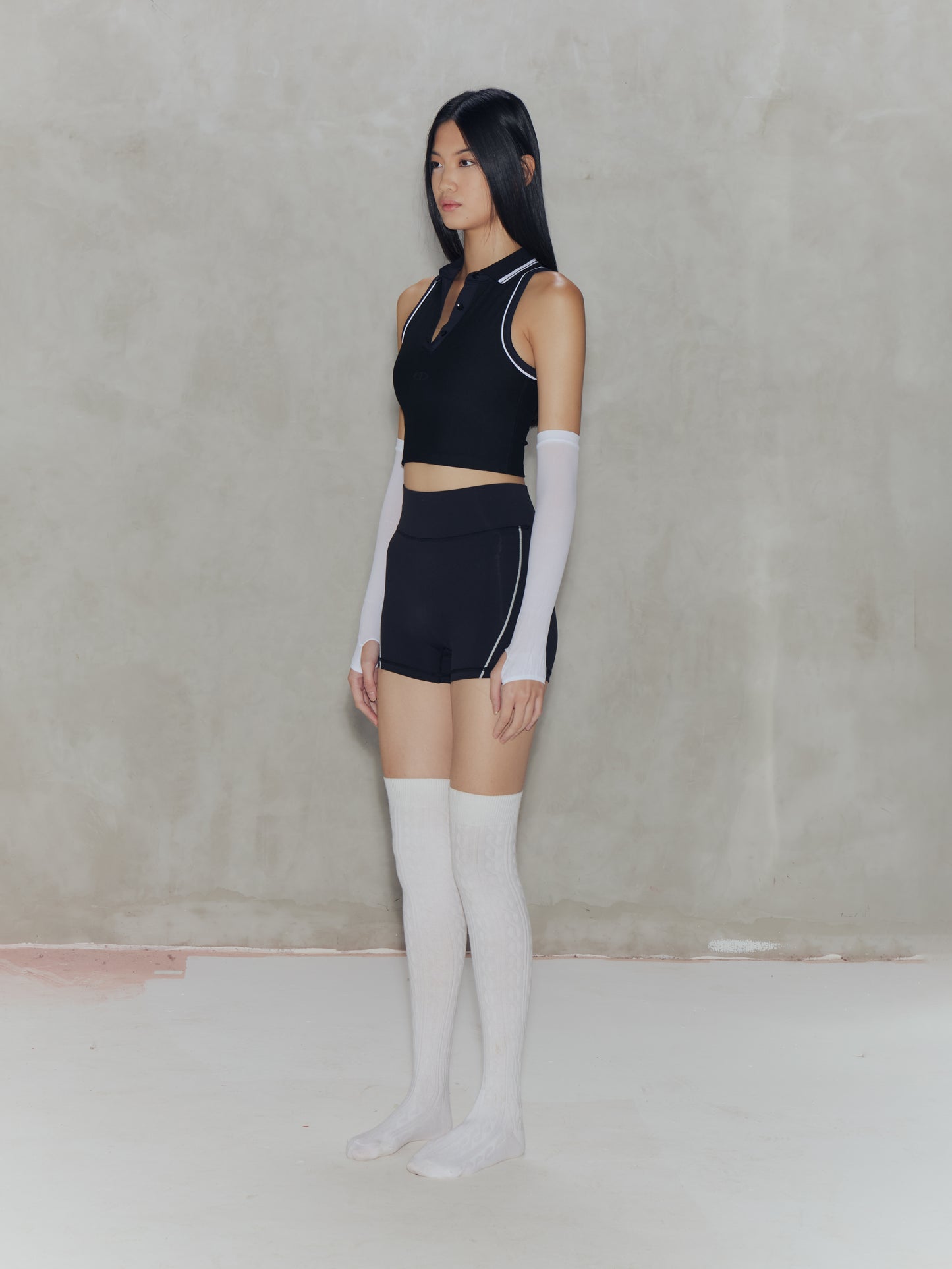 RAKED COURT CROP V1 - BLACK