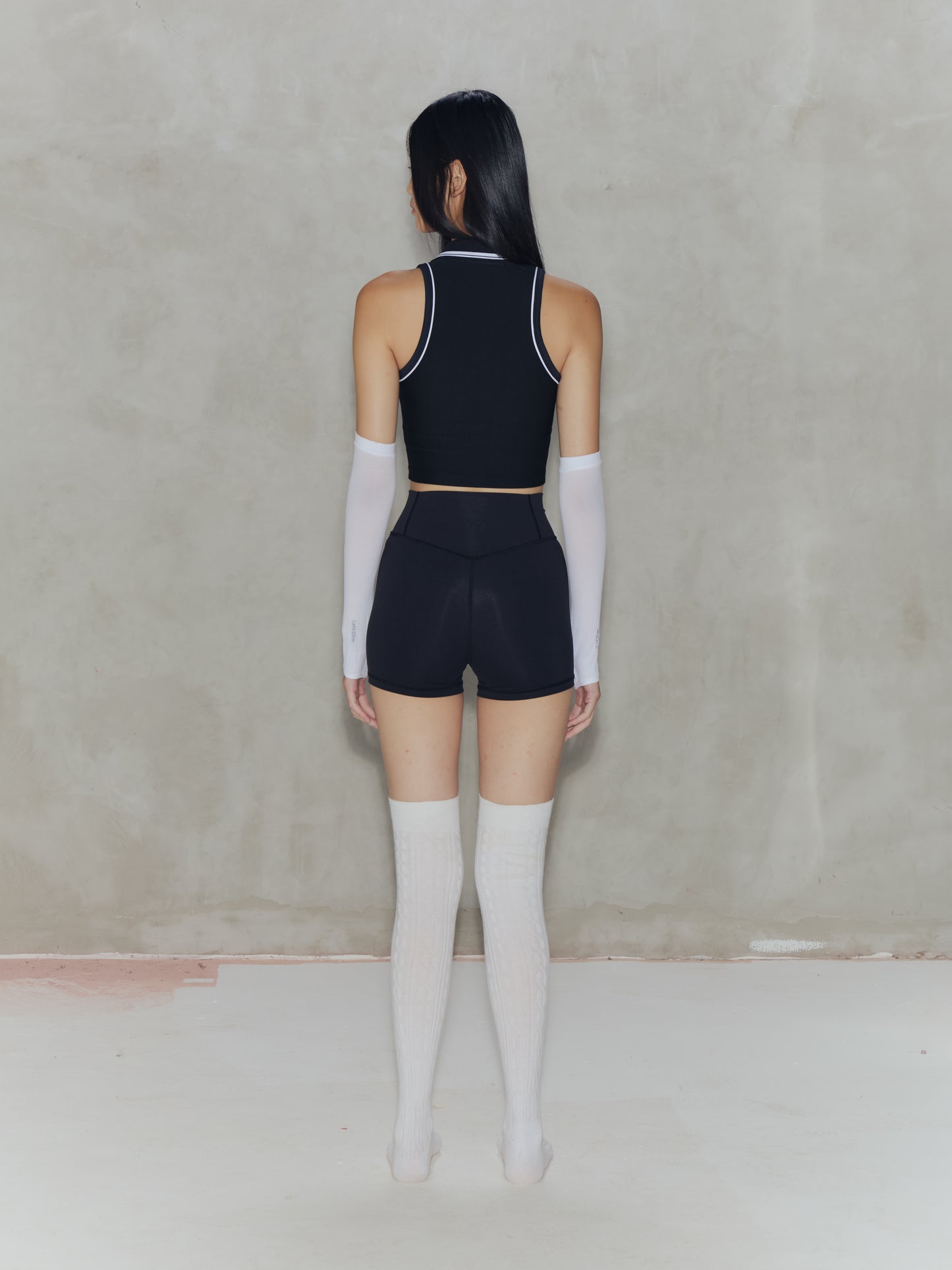 RAKED COURT CROP V1 - BLACK
