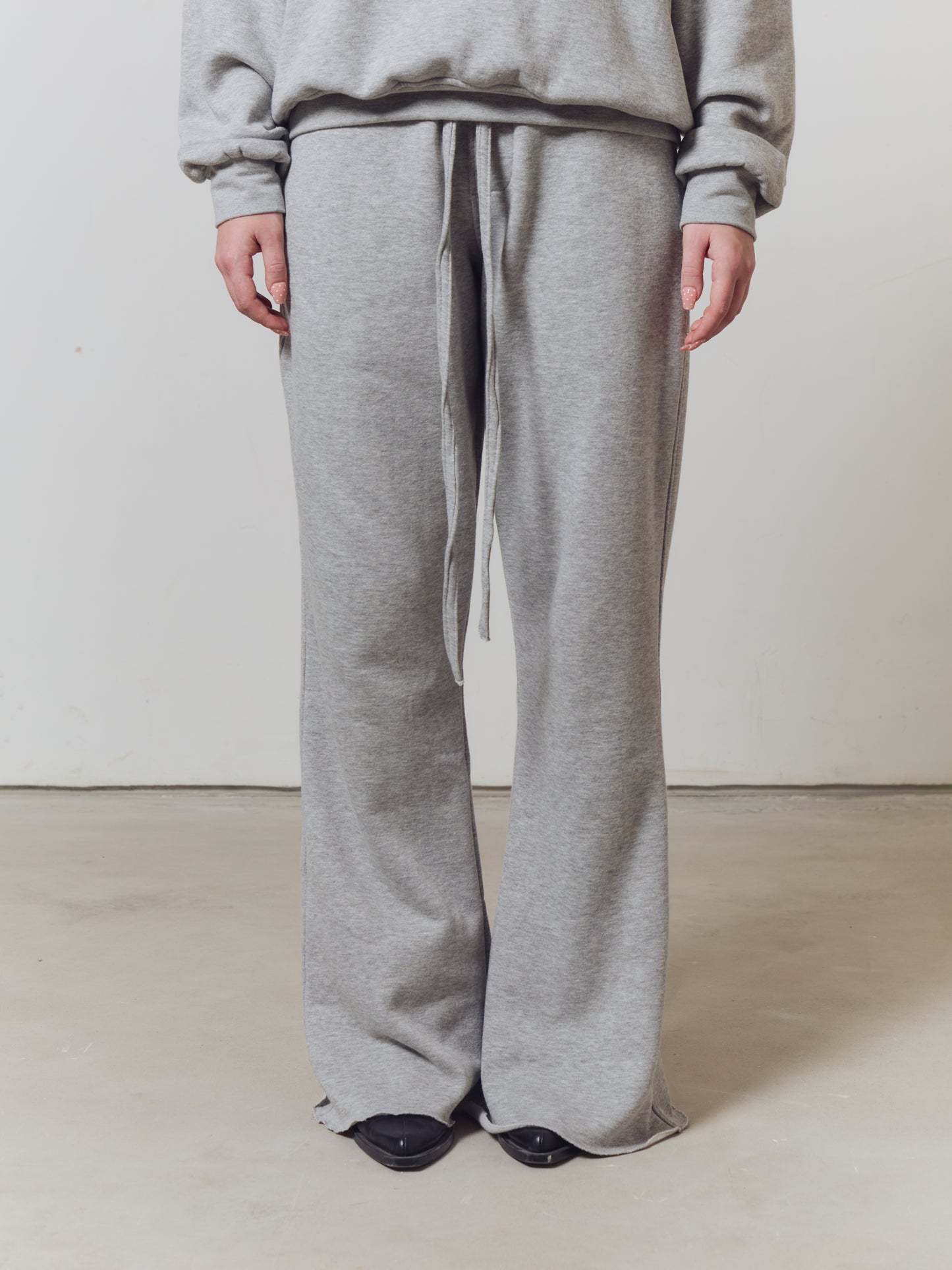 RUGGED FLARED SWEATS V2 - GRAY