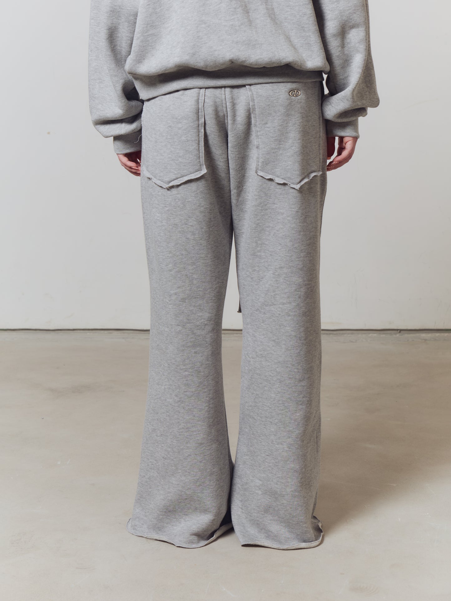 RUGGED FLARED SWEATS V2 - GRAY
