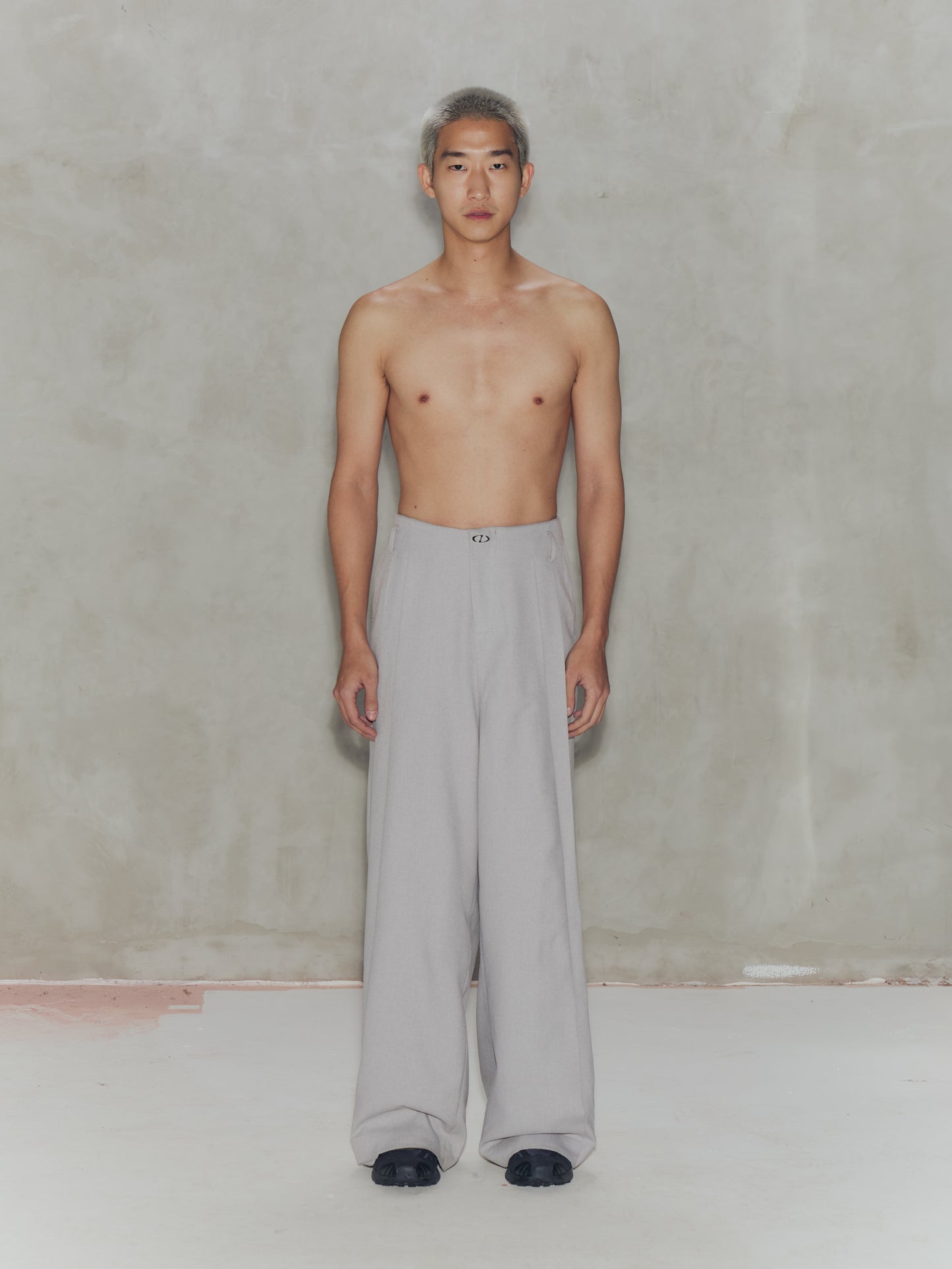 TAILORED PLEATED TROUSER V2 - GRAY