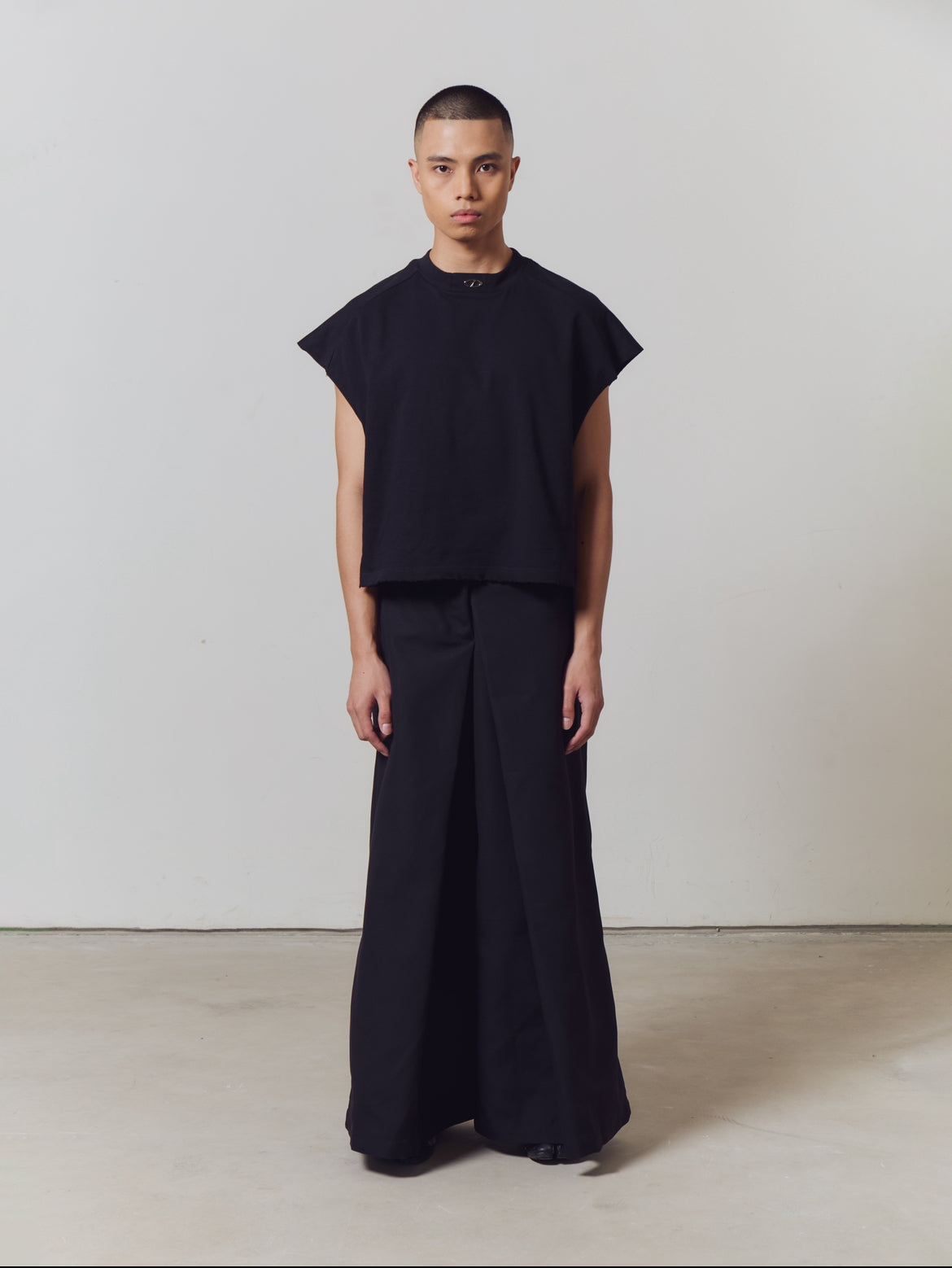 MUSCLE TANK V2 - BLACK