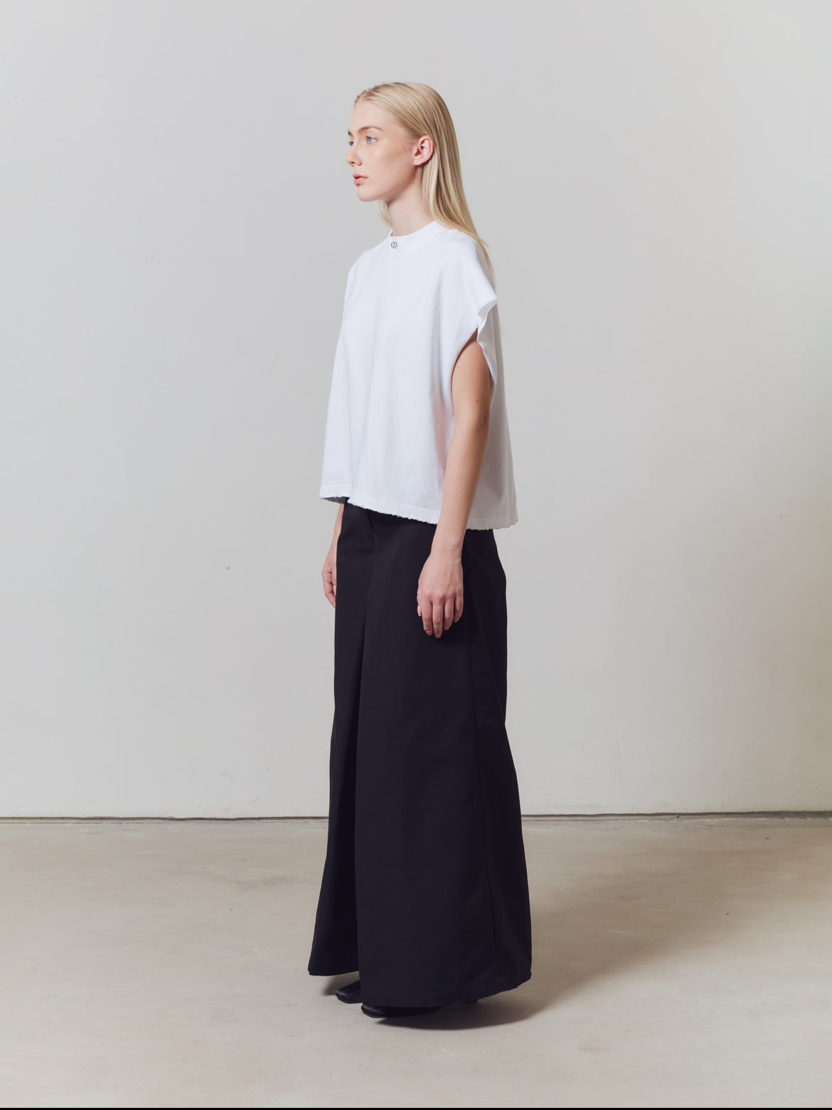 MUSCLE TANK V2 - WHITE