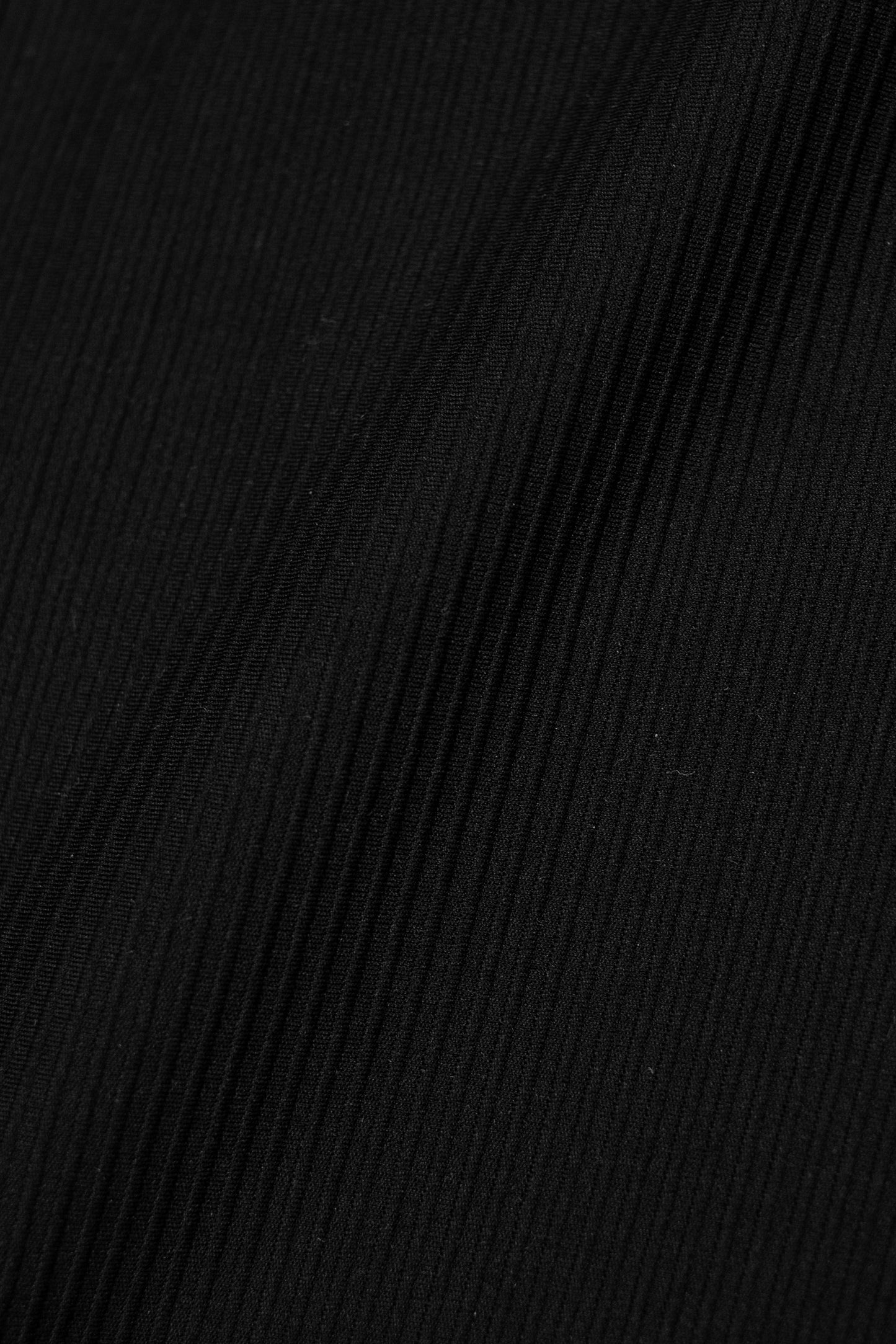 RAKED COURT CROP V1 - BLACK