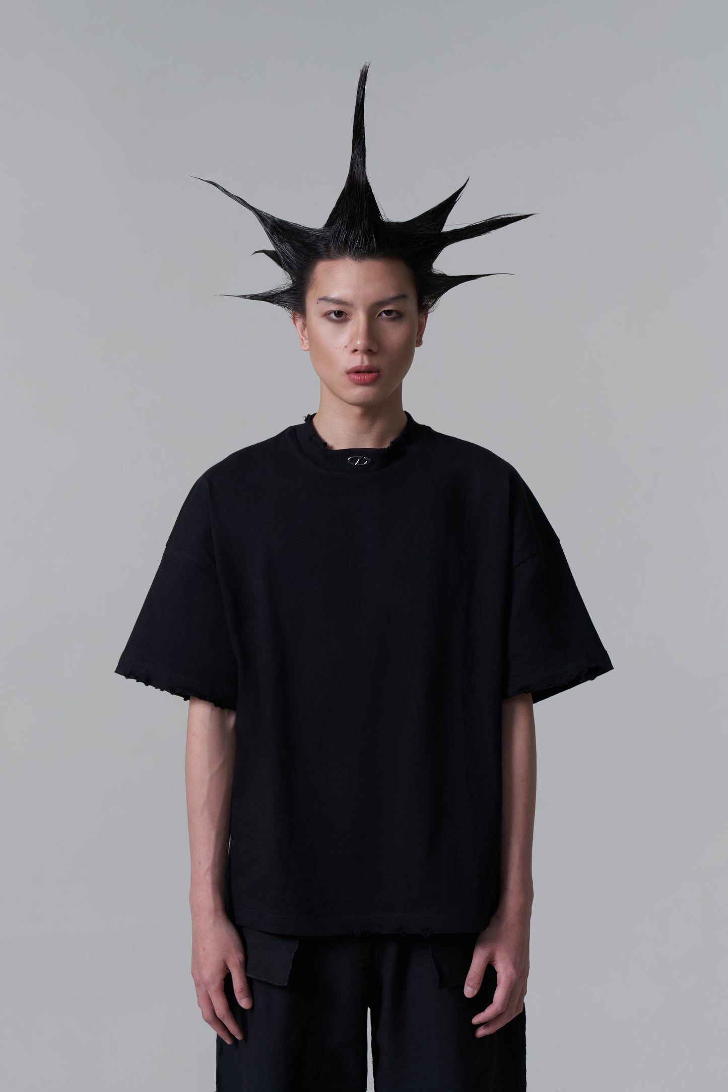 HUE DISTRESSED CREW TEE