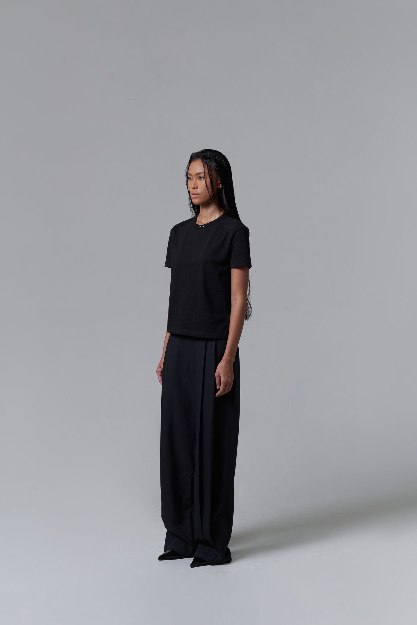 ACCESSORIZED SLIM TEE V2 - BLACK