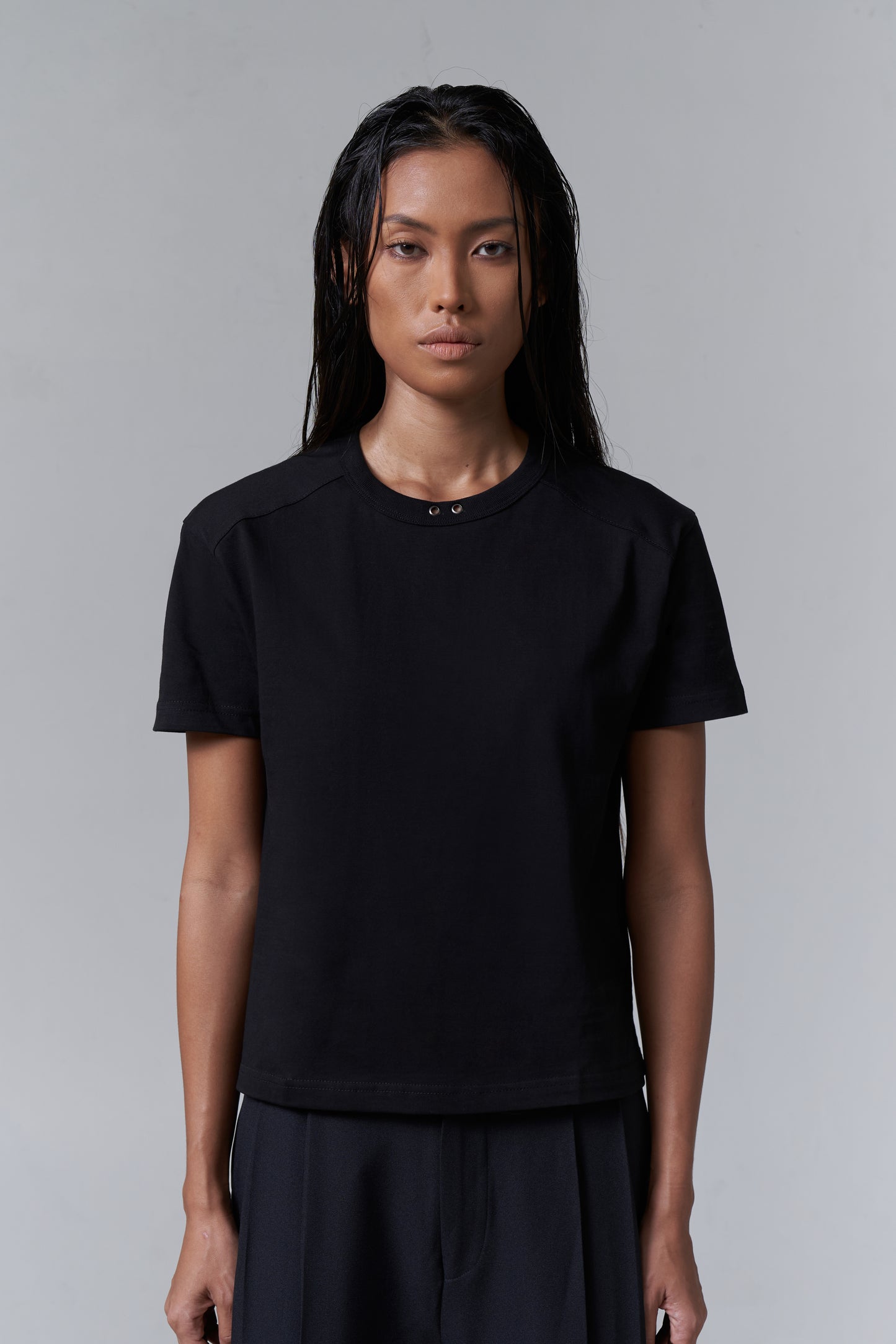 ACCESSORIZED SLIM TEE V2 - BLACK