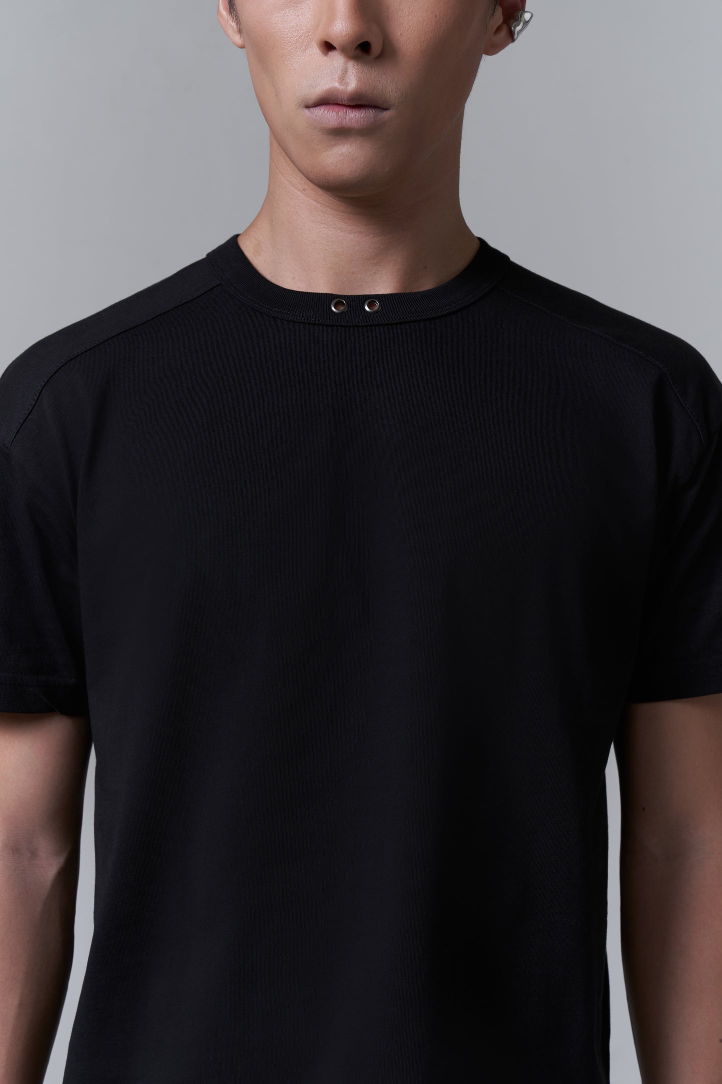 ACCESSORIZED SLIM TEE V2 - BLACK