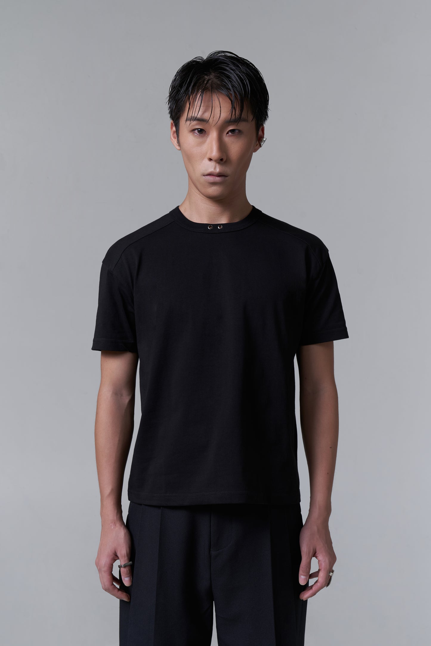 ACCESSORIZED SLIM TEE V2 - BLACK
