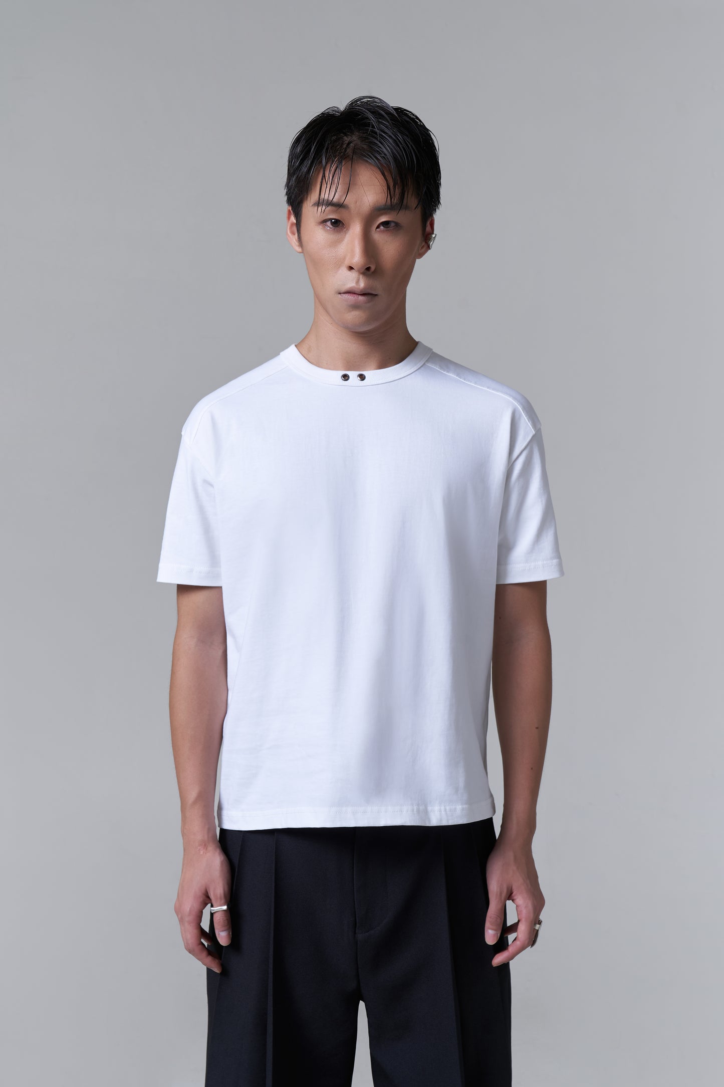 ACCESSORIZED SLIM TEE V2 - WHITE
