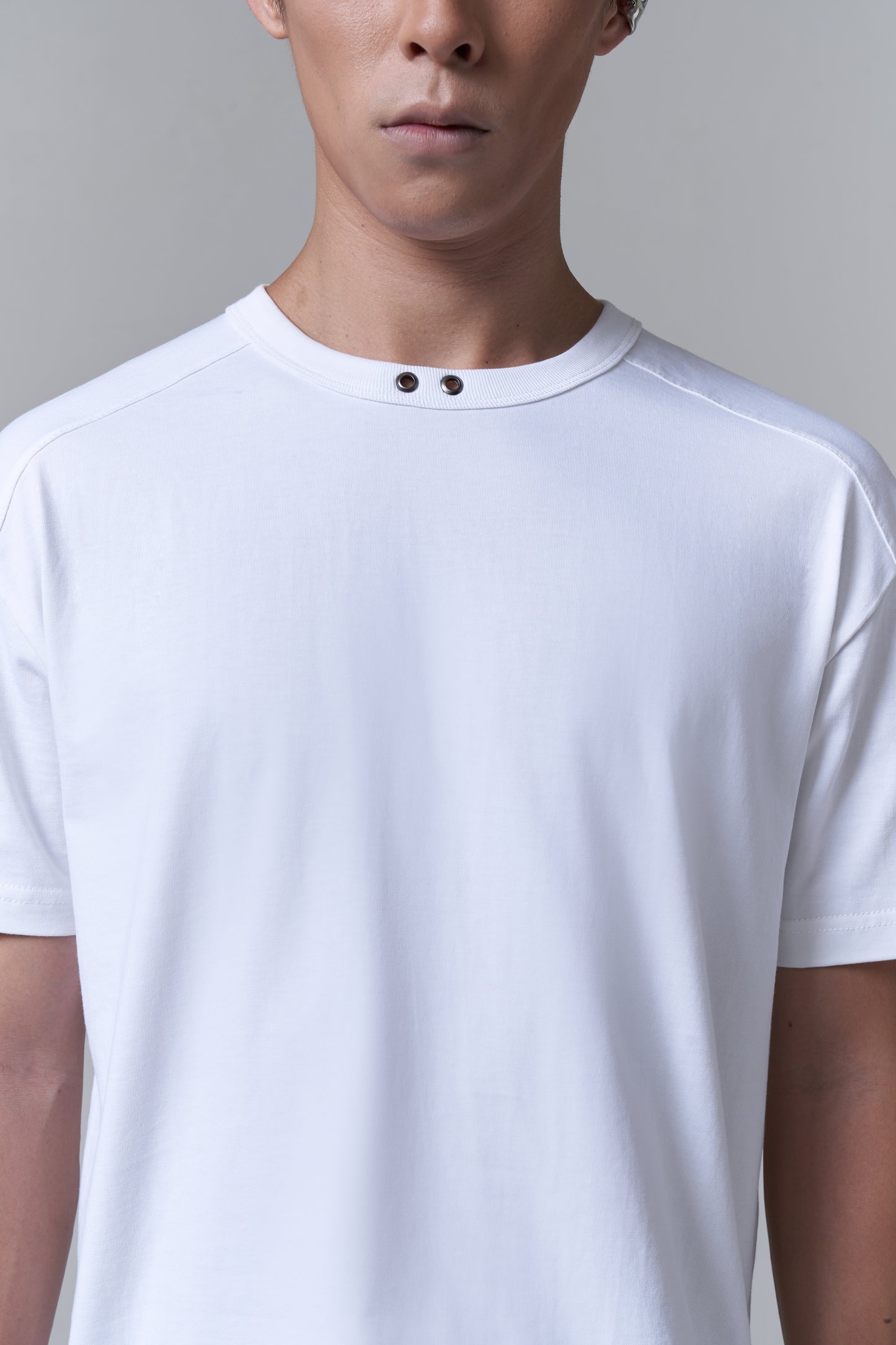 ACCESSORIZED SLIM TEE V2 - WHITE