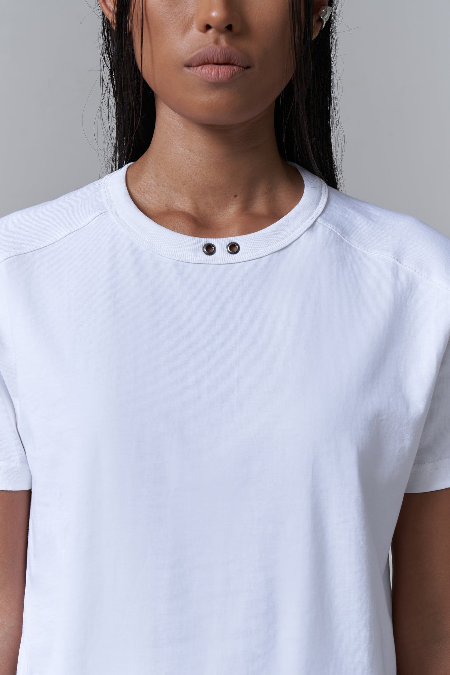 ACCESSORIZED SLIM TEE V2 - WHITE